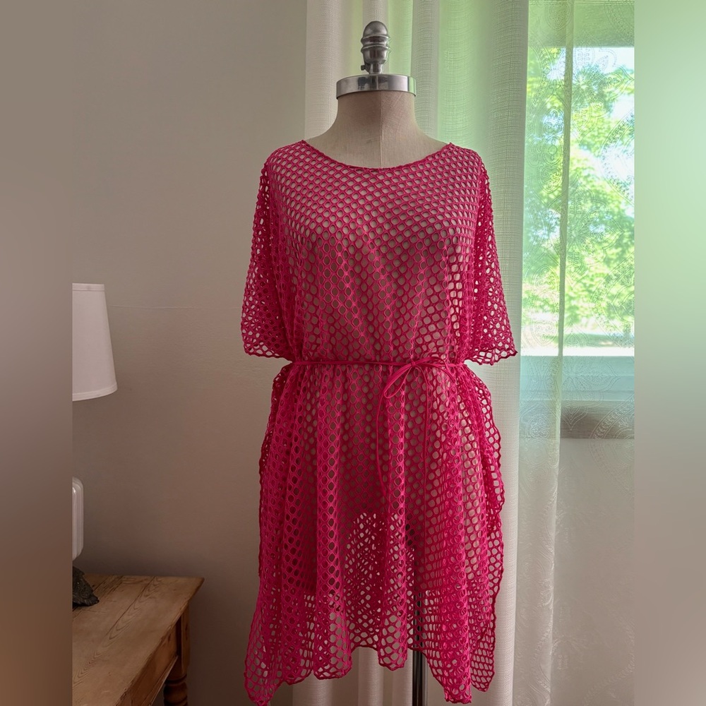 i. Fashion Pink Mesh Overlay/Cover-Up  NWT. OS